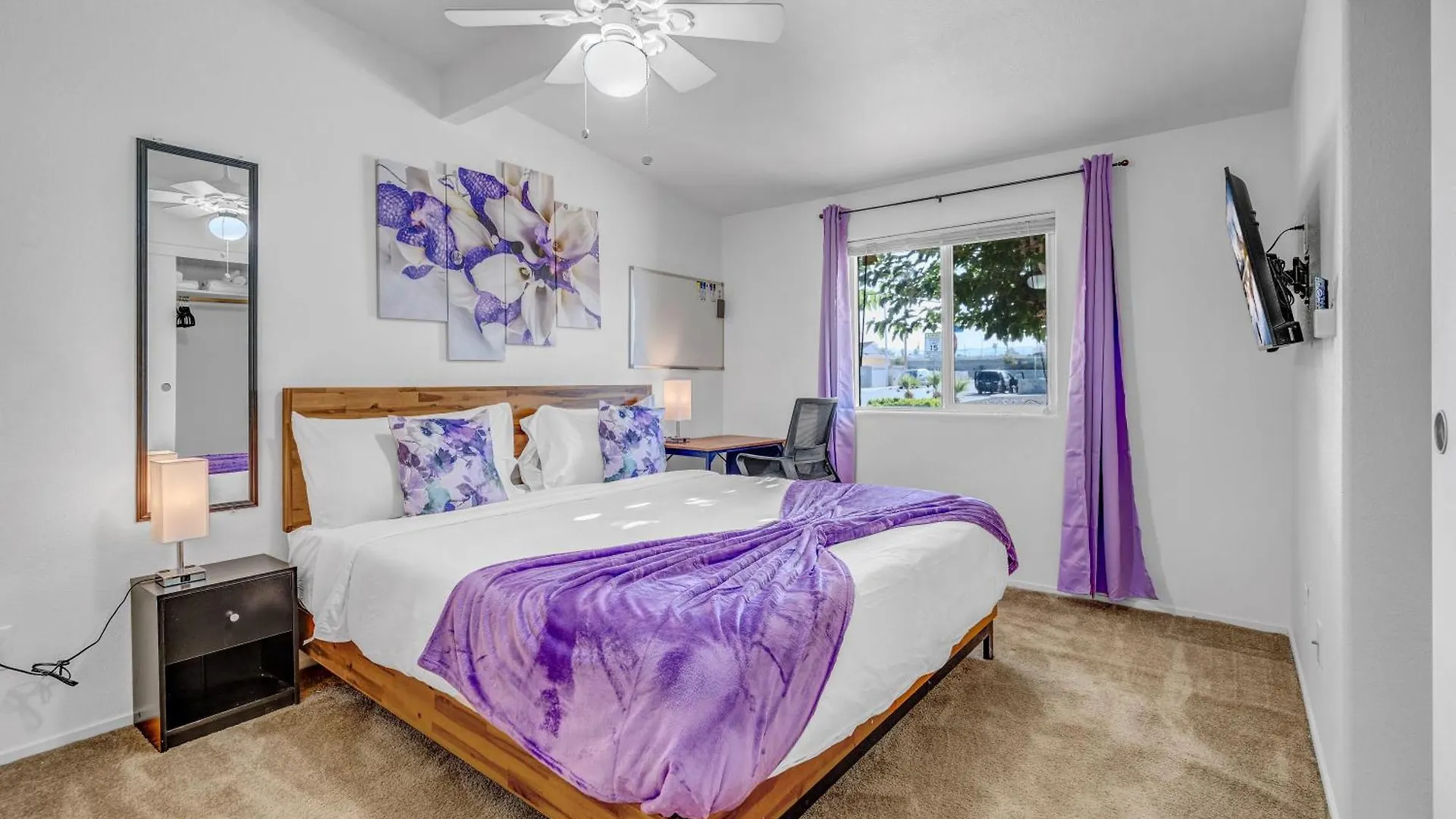 Spacious Remodeled Retreat Haven Las Vegas Holiday home