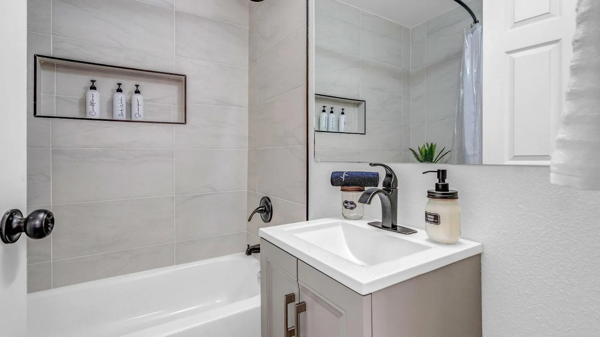 Spacious Remodeled Retreat Haven Las Vegas Holiday home