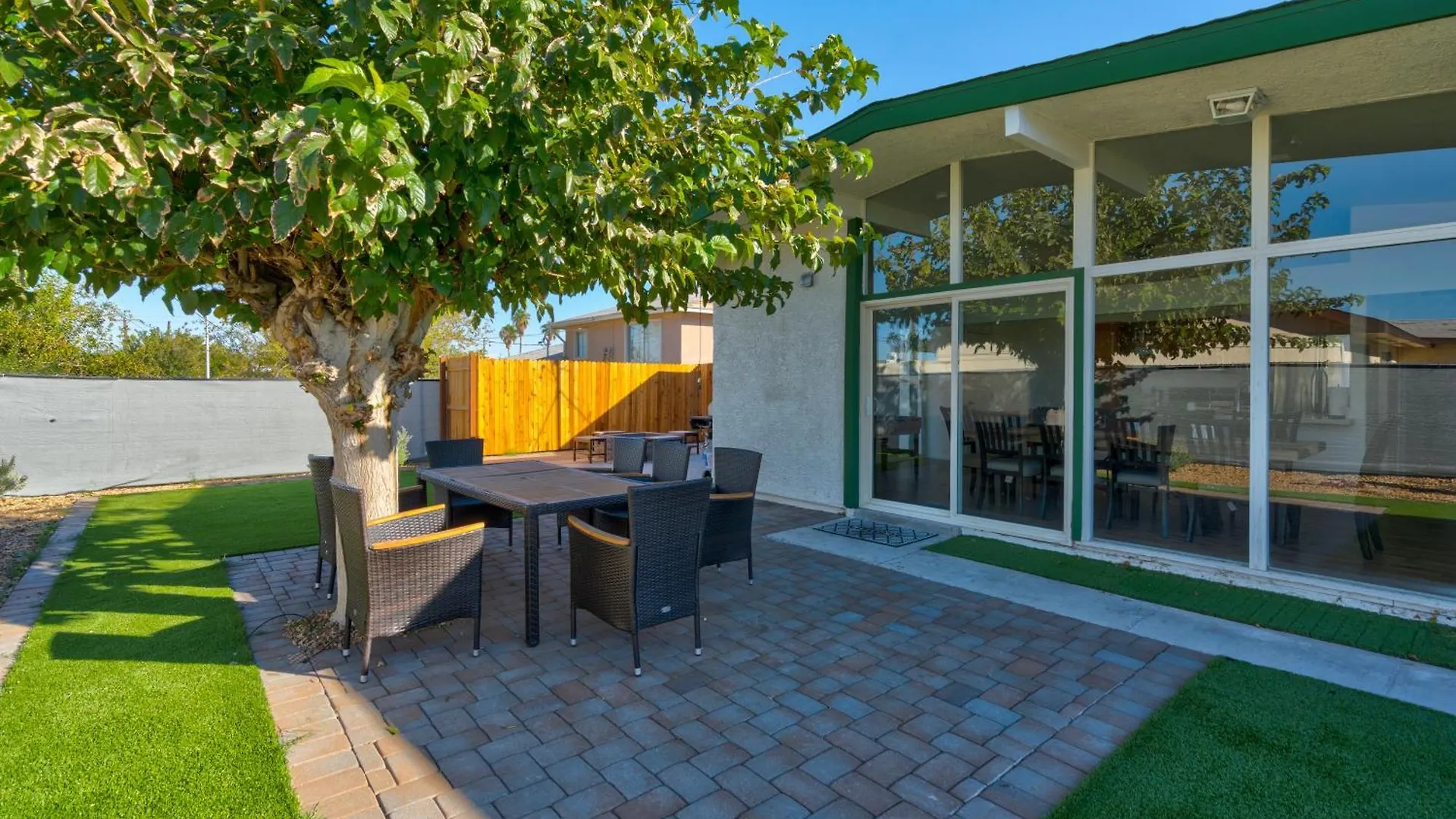 Spacious Remodeled Retreat Haven Las Vegas